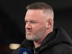 Wayne Rooney po vystúpení z Ligy majstrov PSG vzniesol brutálne obvinenia hráčom Liverpoolu Arneho Slotu LIVERPOOL, ANGLICKO – 14. apríla: Wayne Rooney komentoval pre Amazon Prime Video štvrťfinálový zápas druhej časti Ligy majstrov UEFA 2025/26 medzi Liverpoolom FC a Paris Saint-Germain (PSG) na Anfielde 14. apríla 2026 v Liverpoole v Anglicku. (Foto: Jean Catuffe/Getty Images)
