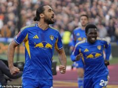 West Ham 2-2 Leeds (koty 2-4): Klasika FA Cupu vdýchne londýnskemu štadiónu nový život, pretože temperamentní Hammers trpia penaltovou agóniou – ale fanúšikovia sú UZAMKNUTÍ po tom, čo sa vzdali tímu Nuno Espirito Santo za stavu 2:0! Leeds si zarezervoval svoje miesto vo Wembley po tom, čo porazil West Ham v klasike FA Cupu