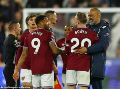 West Ham 4-0 Wolves: Hammers zapnú štýl, aby oficiálne poslali Tottenham do zóny zostupu Premier League, pričom do konca zostáva sedem zápasov Nuno Espirito Santo (vpravo) verí, že West Ham sa môže vyhnúť zostupu z Premier League