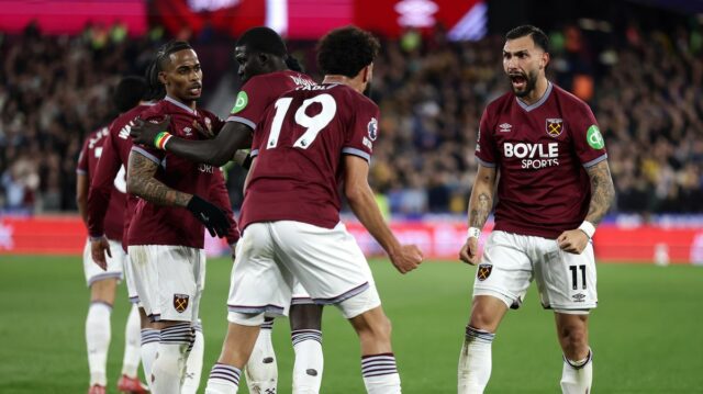 LONDÝN, ANGLICKO - 10. apríla: Taty Castellanos z West Ham United oslavuje strelenie druhého gólu svojho tímu s Pablom počas zápasu Premier League medzi West Ham United a Wolverhampton Wanderers na londýnskom štadióne 10. apríla 2026 v Londýne v Anglicku. (Foto: Mark Thompson/Getty Images)