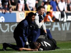 Xavi Simons, zranenie kolena, katastrofa, „zlomená“ hviezda Tottenhamu sa dozvedela úplný výsledok Xavi Simons je ošetrovaný na ihrisku