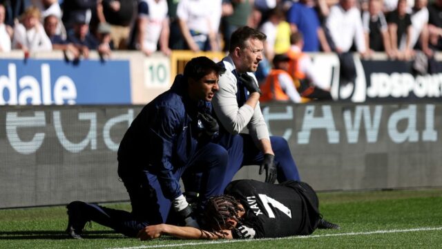 Xavi Simons je ošetrovaný na ihrisku