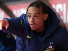 Xavi error, Romero, Richarlison a päť vecí, ktoré sa Roberto De Zerbi naučí od debutu v Tottenhame Xavi Simons robí bod z lavičky počas zápasu Premier League medzi Sunderlandom a Tottenhamom Hotspur