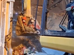 Záchranári pátrajú po preživších po útokoch na domy v Iráne | Americko-izraelská vojna proti Iránu Záchranári pátrajú po preživších po útokoch na domy v Iráne | Americko-izraelská vojna proti Iránu