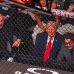 Prezident a generálny riaditeľ UFC Dana White (vľavo) s blízkym priateľom Donaldom Trumpom (v strede) (Getty)