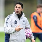 Manažér Arsenalu Mikel Arteta počas tréningu v Sobha Realty Training Center 31. októbra 2025 v London Colney, Anglicko