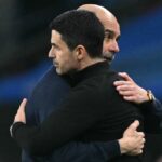 Mikel Arteta, manažér Arsenalu, reaguje počas zápasu Premier League medzi Arsenalom a Bournemouthom na Emirates Stadium