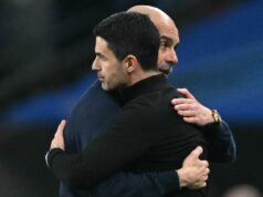 Zápas o titul v Premier League: Čo sa stane, ak Arsenal a Man City dosiahnu úroveň bodov? Mikel Arteta, manažér Arsenalu, reaguje počas zápasu Premier League medzi Arsenalom a Bournemouthom na Emirates Stadium