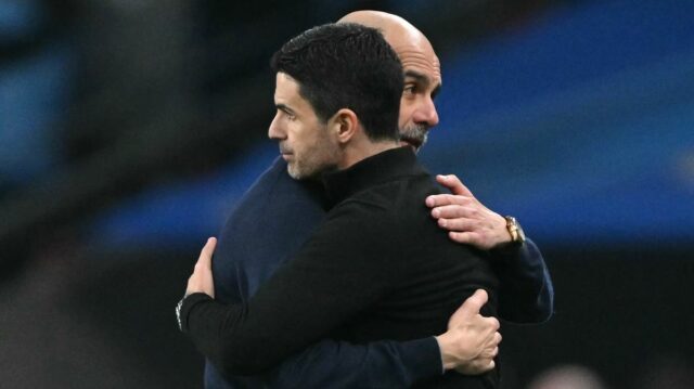 Mikel Arteta, manažér Arsenalu, reaguje počas zápasu Premier League medzi Arsenalom a Bournemouthom na Emirates Stadium