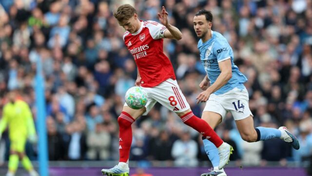 Zápas o titul v Premier League: S kým budú Manchester City a Arsenal hrať ďalej?
