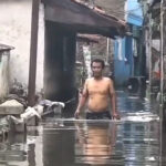 Záplavová voda po pás núti stovky ľudí evakuovať Jávu v Indonézii