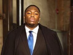 Zdrvená mama univerzitného futbalistu, ktorý zahynul niekoľko dní pred jeho 21. narodeninami pri nehode na motorke, vzdáva srdcervúci hold Kelvin Level Broadhurst Jr. zahynul v sobotu pri nehode motocykla v Severnej Karolíne