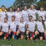 Na snímke: Hráči Flying Bats na tímovej fotografii z roku 2024, keď sa neuveriteľná neporaziteľnosť tejto strany v súťaži v Sydney prvýkrát dostala na titulky