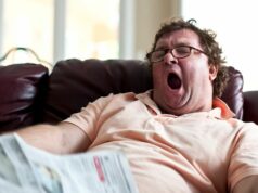 Ženský futbal by sa mal vysielať v sobotu o 15:00, aby „povzbudzoval lenivých Britov z pohovky“ Poslanci dúfajú, že dostanú lenivých ľudí z pohovky a presťahujú sa