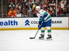 Zhrnutie NHL: Kačice sú stále v boji o play-off napriek prehre OT s Canucks NHL: Vancouver Canucks v Anaheim Ducks