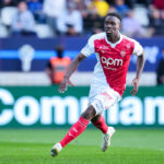 Americký útočník #09 z Monaka Folarin Balogun (C) oslavuje druhý gól svojho tímu počas francúzskeho futbalového zápasu L1 medzi AS Monaco a AJ Auxerre na Stade Louis II v Monackom kniežatstve 19. apríla 2026. (Foto: Valery HACHE / AFP cez Getty Images)