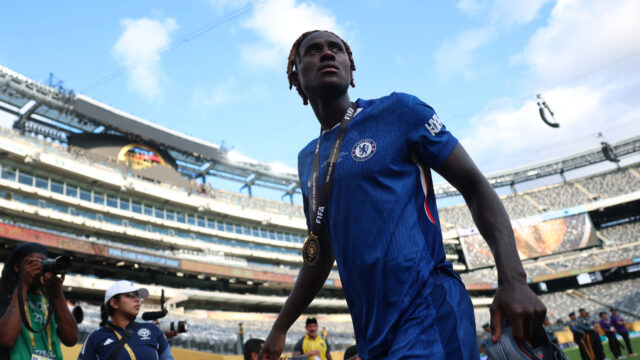 Zraneného obrancu Chelsea oficiálne spozorovali na tréningu pred súbojom s Manchestrom United
