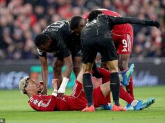 Zranenie Huga Ekitikeho je „zlé“, tvrdí spoluhráč z Liverpoolu Ibrahima Konate – keďže Arne Slot narieka nad „obzvlášť tvrdým“ úderom kľúčového hráča, pričom sen o majstrovstvách sveta je na pochybách Hugo Ekitike utrpel proti PSG zrejme vážne zranenie