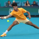 Zranenie zápästia Carlosa Alcaraza môže udržať obhajcu titulu mimo French Open