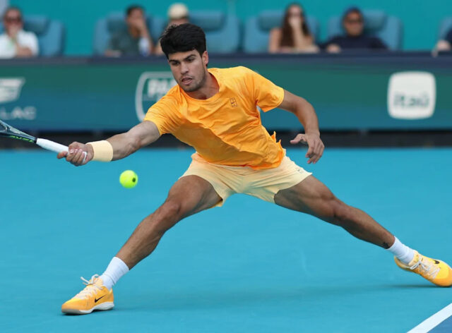 Zranenie zápästia Carlosa Alcaraza môže udržať obhajcu titulu mimo French Open
