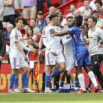 Leeds a Chelsea sa dostali do konfliktu, keď si Blues užili trochu podozrivý lekársky oddychový čas