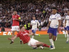 Zúrivý Unai Emery sa rozplakal na predstaviteľov VAR za to, že nevylúčili Elliota Andersona pre „zlomenie členkov“ proti Olliemu Watkinsovi pri porážke Aston Villy od Nottingham Forest Elliot Anderson unikol trestu za zákrok proti Olliemu Watkinsovi v prvom polčase