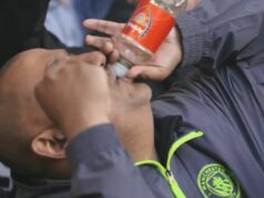 „Fľašovači“ Arsenalu sa posmievali brutálnym posmechom fanúšikov Man City počas bitky v Chelsea Jeden fanúšik Manchestru City sa stal virálnym, keď zosmiešňoval Arsenal počas víťazstva tímu Pepa Guardiolu 3:0 na ihrisku Chelsea