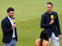 „NIKDY by sme nikoho nemali hodiť do šrotu – ako môže Anglicko ignorovať Jimmyho Andersona?“: MICHAEL VAUGHAN naráža na Bazballovu „vibes coaching“, jedného hráča, ktorého by vyhodil, a prečo je čas, aby sa hráči „zašpinili a zašpinili“ Michael Vaughan (vpravo) podporuje Jimmyho Andersona (vľavo), aby sa Ashes vrátil vo veku 45 rokov budúce leto