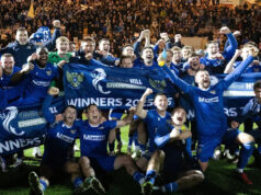 „Najpríjemnejšia sezóna od Wrightových rokov“ – ako sa Saints prebojovali k titulu Grafika tabuľky škótskeho šampionátu s obrázkom manažéra St Johnstone Sima Valakariho, ktorý vyhral titul