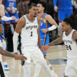 NBA dnes skóruje Victor Wembanyama Spurs vs Thunder Game 4 Západné finále play-off NBA