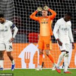 Filip Jorgensen mal nočnú moru počas marcového zápasu 5:2 v Paríži Saint-Germain pod vedením Liama ​​Roseniora.