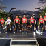 SÚBOR – Fanúšikovia Mervin Corpuz a 7-Eleven Roadbike Philippines riadia klasifikáciu tímov v našom Luzone.