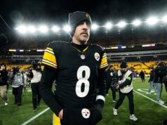 Aaron Rodgers je späť! Quarterback oficiálne podpísal mega-peňažnú zmluvu s Pittsburgh Steelers, keď videl prichádzať na OTA Aaron Rodgers v pondelok oficiálne spečatil svoj návrat do Pittsburgh Steelers