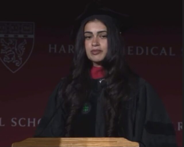Absolventka Harvardskej lekárskej fakulty venuje prejav Libanonu a Palestíne | Absolventka Harvardskej lekárskej fakulty venuje prejav Libanonu a Palestíne | Izrael útočí na Libanon