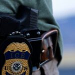 Agent ICE zatknutý za streľbu na Venezuelčana pri imigračnej razii v USA | Civil Rights News