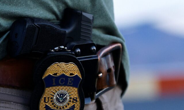 Agent ICE zatknutý za streľbu na Venezuelčana pri imigračnej razii Agent ICE zatknutý za streľbu na Venezuelčana pri imigračnej razii v USA | Civil Rights News