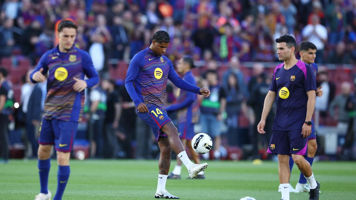 Aké je nové logo na drese Barcelony počas El Clasica?
