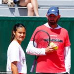 Emma Raducanu je späť v spolupráci s Andrewom Robertsonom pred začiatkom French Open