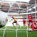 Neskorý gól Oliho McBurnieho zabezpečil povýšenie Hullu proti Middlesbrough vo Wembley
