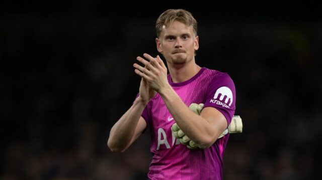   Antonin Kinsky z Tottenhamu Hotspur reaguje