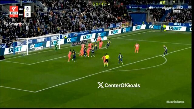 Alaves zasadil prvý úder pred polčasom proti Barcelone
