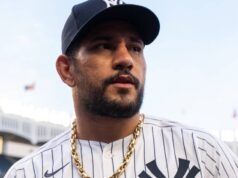 Alex Pereira vyhodí prvý nadhoz v zápase Yankees | Video Alex Pereira vyhodí prvý nadhoz v zápase Yankees | Video