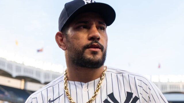Alex Pereira vyhodí prvý nadhoz v zápase Yankees | Video

