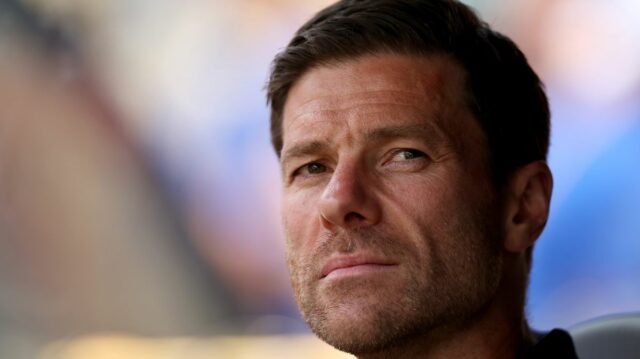 Alternatívny manažér Chelsea „každý by bol na palube“, ak Xabi MIAMI GARDENS, FLORIDA – 18. JÚNA: Xabi Alonso, hlavný tréner Realu Madrid CF, sleduje počas zápasu skupiny H majstrovstiev sveta klubov FIFA 2025 medzi Realom Madrid CF a Al Hilal na Hard Rock Stadium 18. júna 2025 v Miami Gardens na Floride. (Foto: Dan Mullan/Getty Images) Xabi Alonso opustil svoju pozíciu manažéra Realu Madrid.