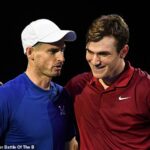 Andy Murray (vľavo) a Jack Draper (vpravo) sú na obrázku spolu pri hraní v roku 2022
