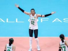Angel Canino sa rozhodol odovzdať titul pre La Salle Angel Canino z La Salle Lady Spikers počas zápasu proti NU Lady Bulldogs vo finále ženského volejbalového turnaja UAAP sezóny 88.