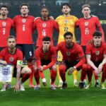 Hráči Anglicka sa fotia pred medzinárodným priateľským zápasom medzi Anglickom a Uruguajom na štadióne Wembley