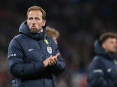 Anglicko čelí 50 000 prázdnym miestam v zápase pred majstrovstvami sveta, pretože fanúšikov odrádzali obrovské ceny Prípravný zápas Anglicka na majstrovstvách sveta proti Novému Zélandu sa bude hrať pred obmedzenými fanúšikmi