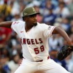 16. mája 2026; Anaheim, Kalifornia, USA; Nadhadzovač Los Angeles Angels Jose Soriano (59) nastúpi počas prvej zmeny proti Los Angeles Dodgers na Angel Stadium. Povinný kredit: Kiyoshi Mio-Imagn Images