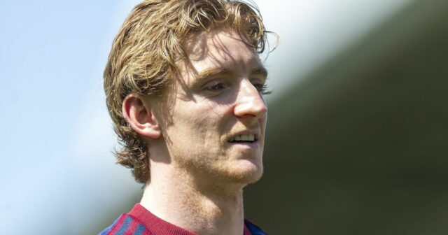 Anthony Gordon si v dohode o prestupe vybral medzi Liverpoolom a Barcelonou | Futbal | Šport

